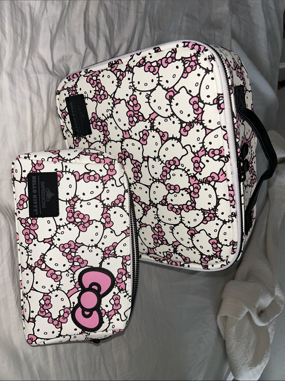 Hello Kitty White Case Set with Pink Bow Pattern